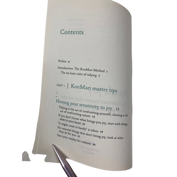 Spark Joy:  An Illustrated Master Class on the Art of Organizing and Tidying Up - Picture 8 of 16